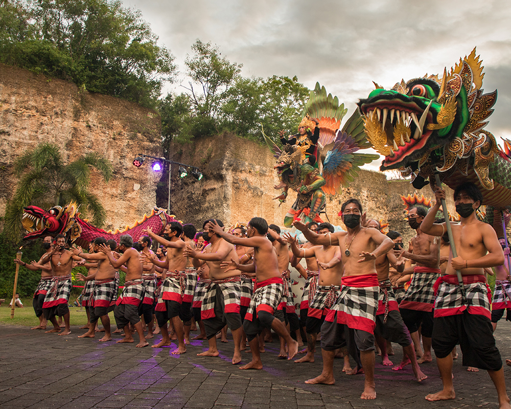 kecak dance garuda wisnu kencana